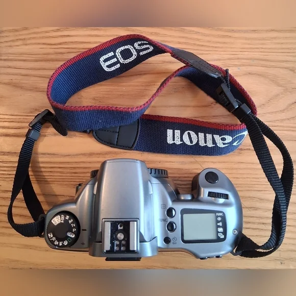 EUC Canon EOS Rebel Gii Film Camera Photography & Padded Outdoor Travel Bag